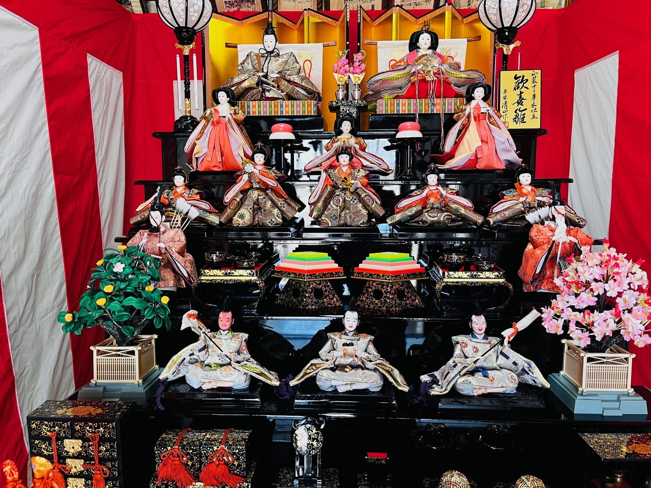 みやま市の下庄八幡神社の雛飾り