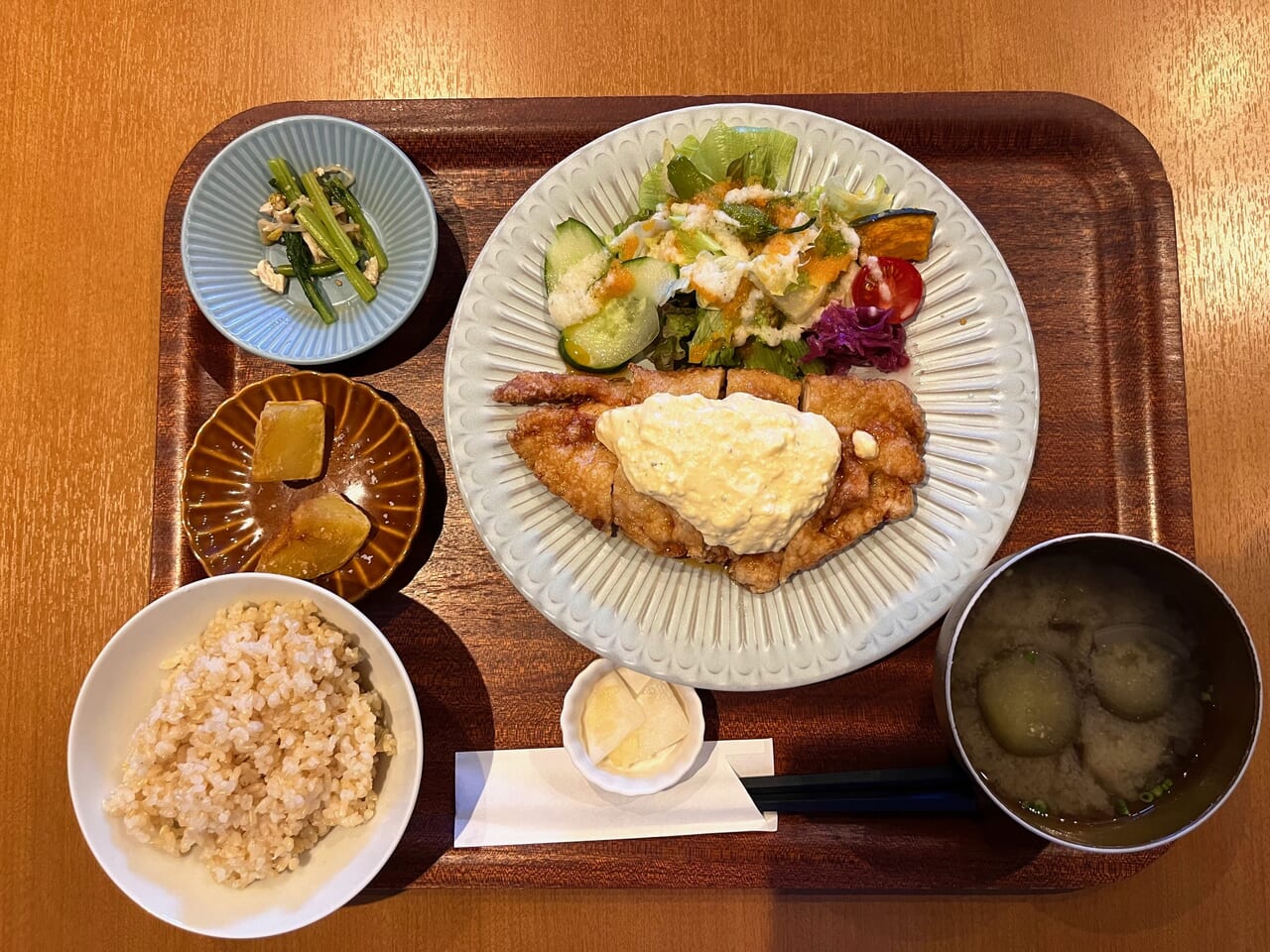 オープン10周年を迎えた大牟田のチキン南蛮が有名なカフェ「クレタ」