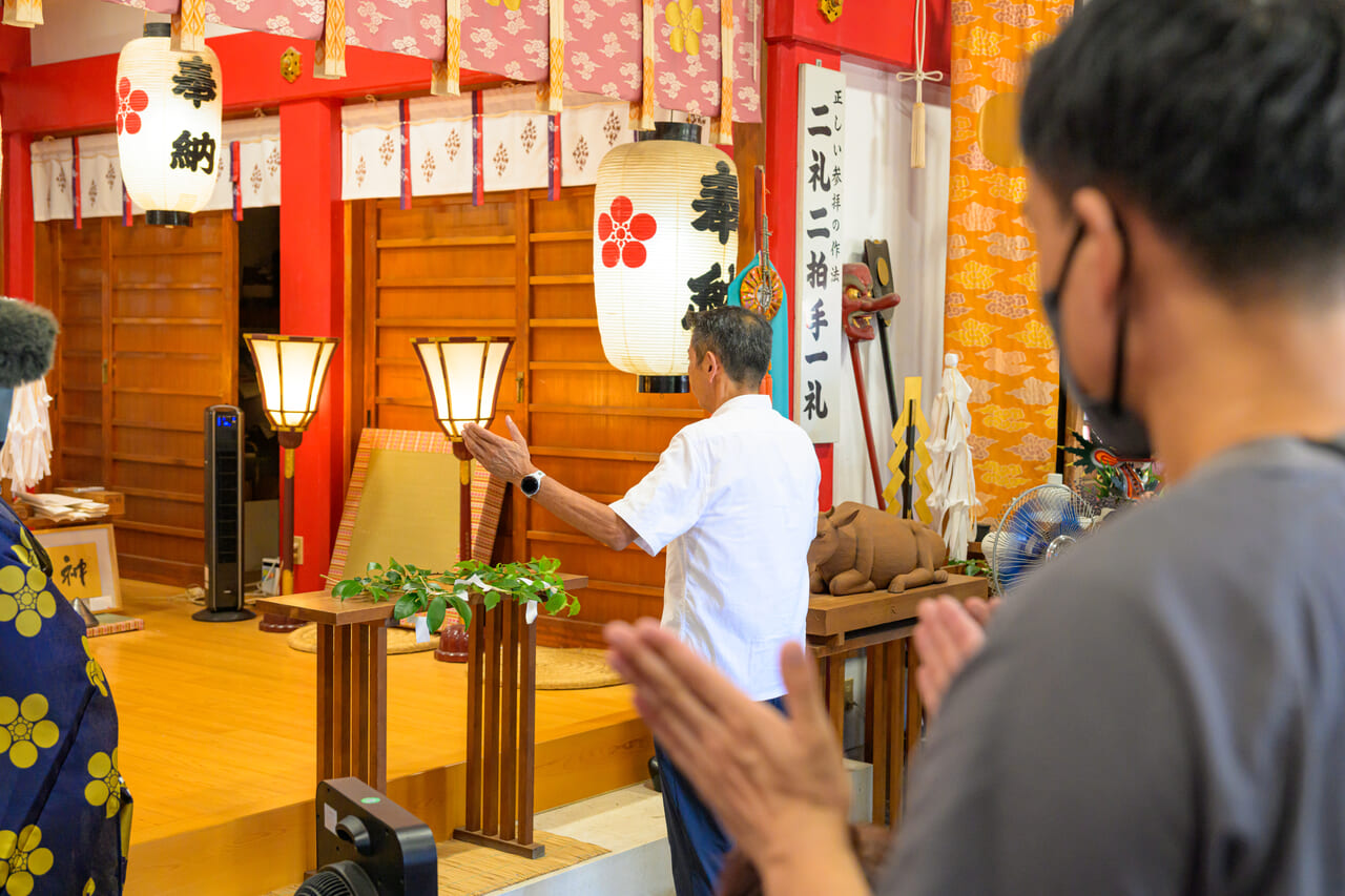 2024年7月29日に大牟田の駛馬神社で行われた映画「オオムタアツシの青春」撮影安全祈願