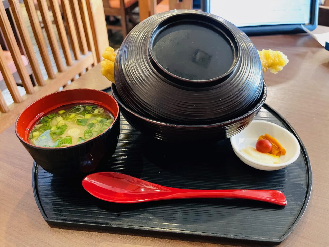 大牟田市笹林町の粋魚がくの豪快あなご天丼