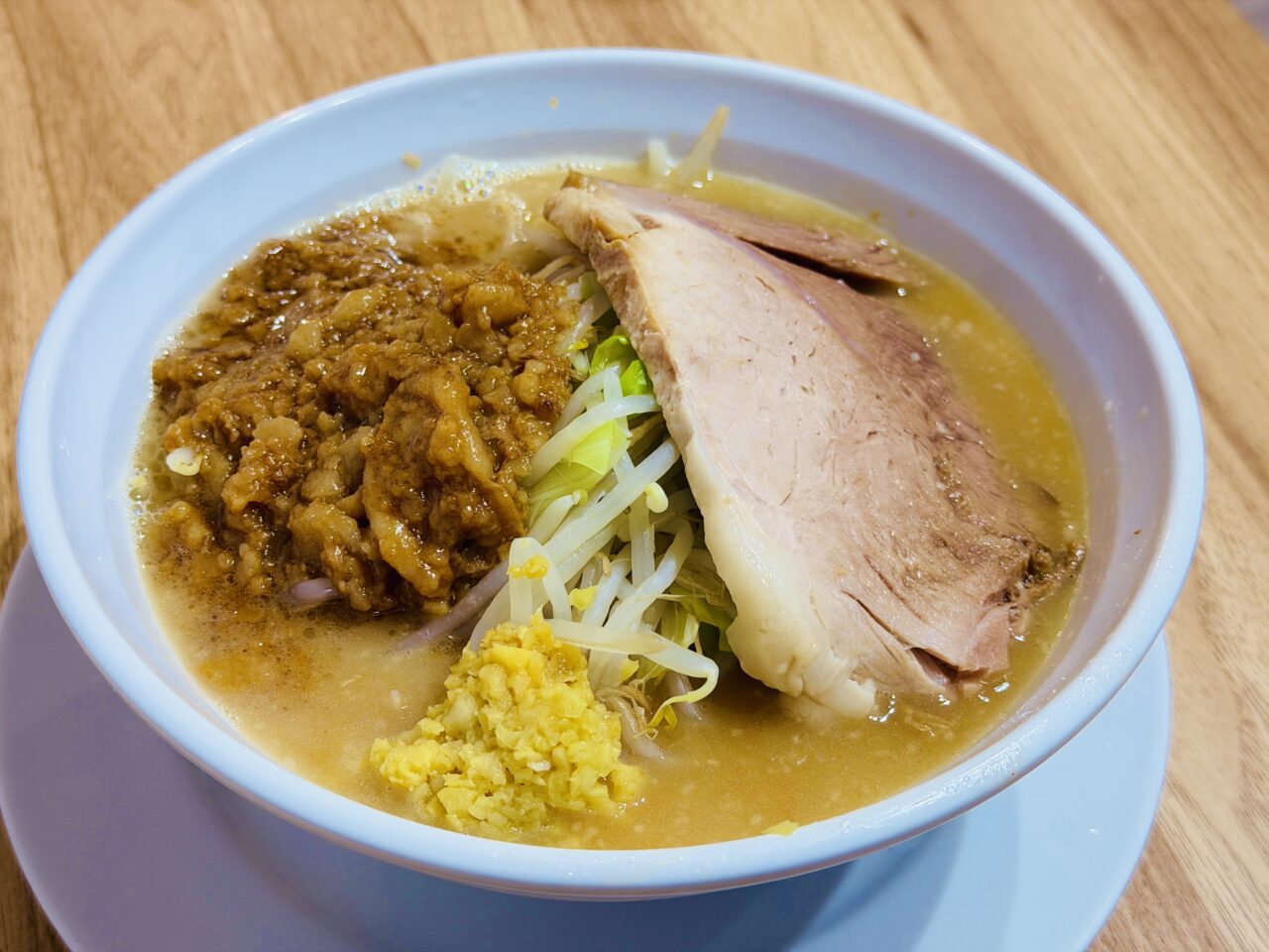 2025年12月17日に大牟田にオープンした二郎系ラーメン店「俺の人生ふるすいんぐ」