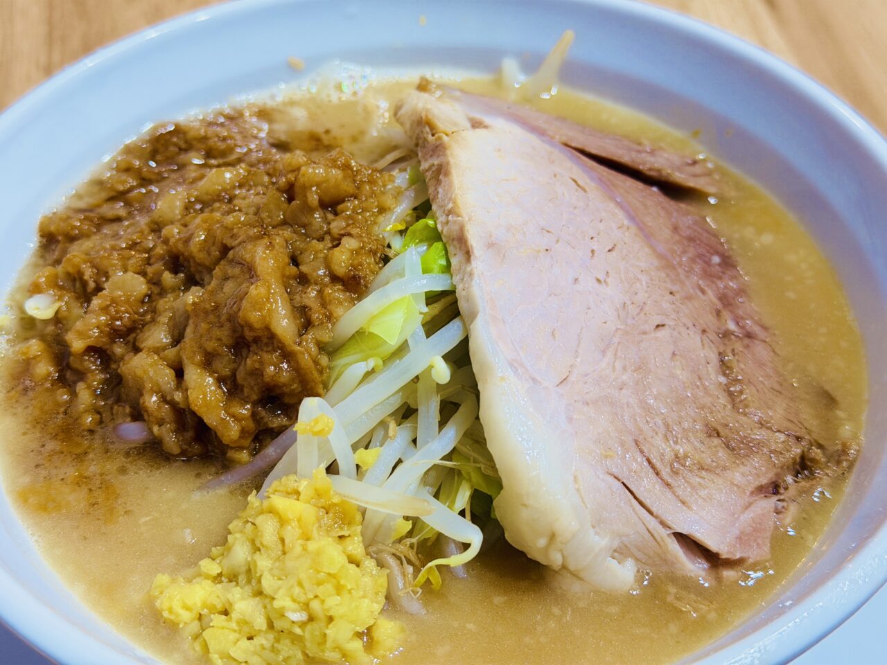2025年12月17日に大牟田にオープンした二郎系ラーメン店「俺の人生ふるすいんぐ」