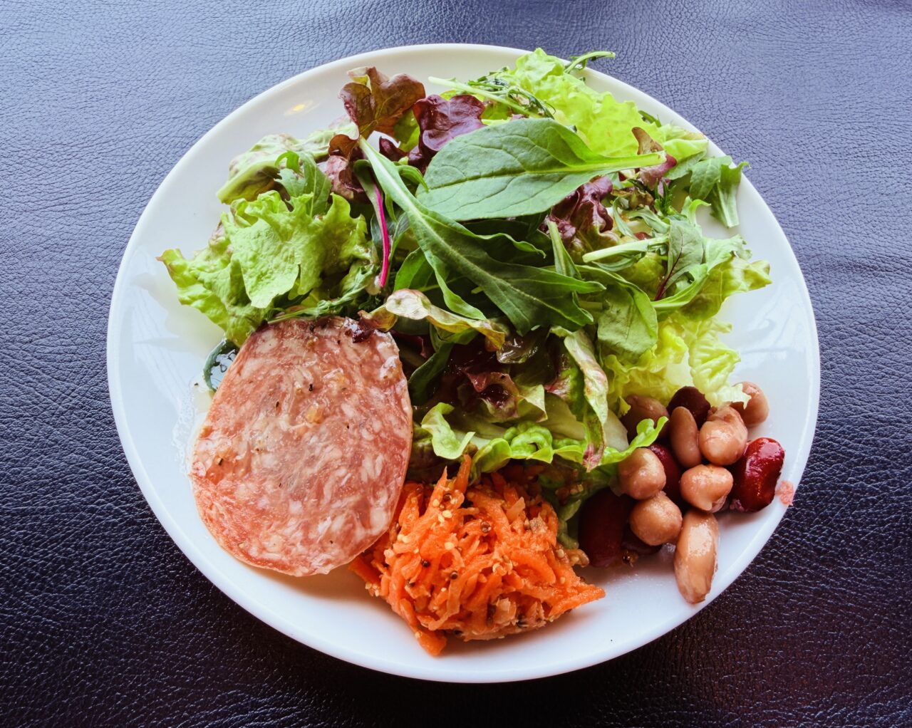 2026年にオープン4周年を迎えるみやまのCEDAR レザー&カフェ